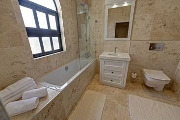 هتل Lagoon Suites Guesthouse Cc