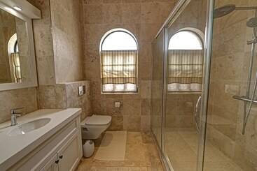 هتل Lagoon Suites Guesthouse Cc