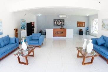 هتل Skylight Suites Restaurant Bar