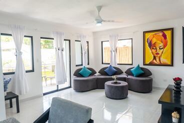 هتل Skylight Suites Restaurant Bar