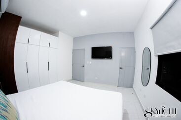 هتل Skylight Suites Restaurant Bar