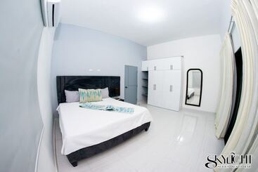 هتل Skylight Suites Restaurant Bar