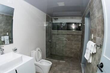 هتل Skylight Suites Restaurant Bar
