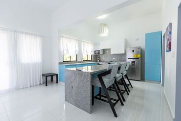 هتل Skylight Suites Restaurant Bar