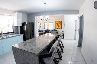 هتل Skylight Suites Restaurant Bar