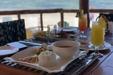 هتل Stonehouse Beach Jambiani