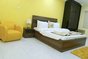 Prime 16 Hotels And Suite