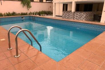 Prime 16 Hotels And Suite