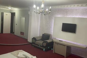 Rey Hotel & Restorant