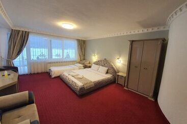 Rey Hotel & Restorant