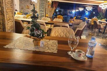 Rey Hotel & Restorant