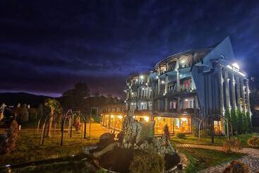 Rey Hotel & Restorant