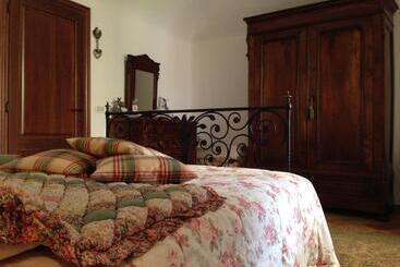 تختخواب و صبحانه Cascina Folletto