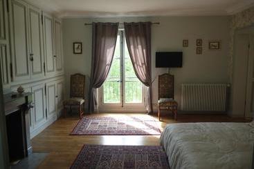 تختخواب و صبحانه Château De Paradis