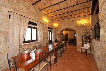 هتل Agriturismo Borgo San Martino