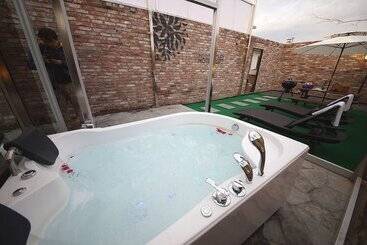 February Hotel Apsan