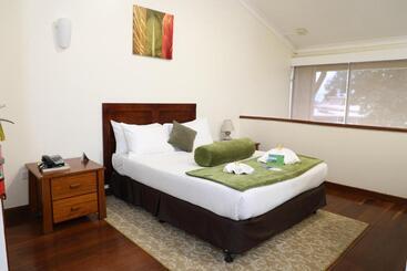 هتل Huon Gulf