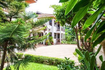 هتل Mahogany Lodge, Cantonments