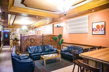 هتل Mahogany Lodge, Cantonments