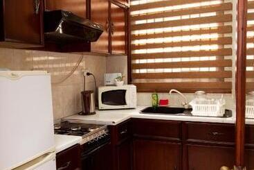 هتل Mahogany Lodge, Cantonments
