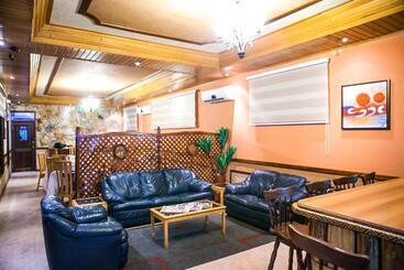 هتل Mahogany Lodge, Cantonments