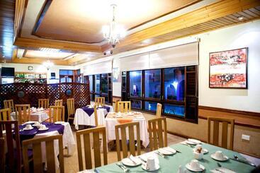 هتل Mahogany Lodge, Cantonments