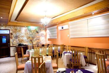 هتل Mahogany Lodge, Cantonments