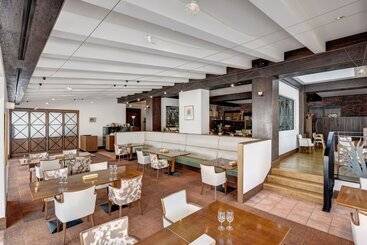 هتل Satoyama Auberge & Hot Spring Wellness Spa Sakuragaike Kurgarden
