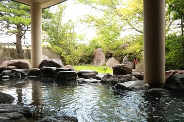 هتل Satoyama Auberge & Hot Spring Wellness Spa Sakuragaike Kurgarden