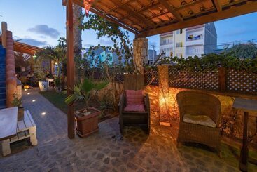 Sakaroule Bed & Breakfast