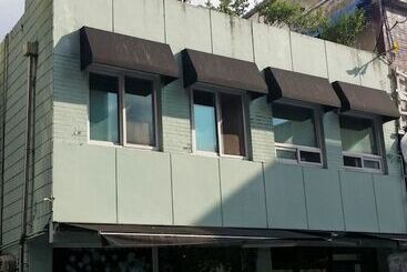 هاستل Nearest Guesthouse