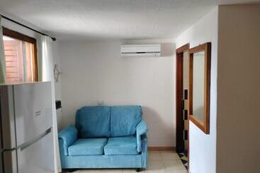 تختخواب و صبحانه Bandi House