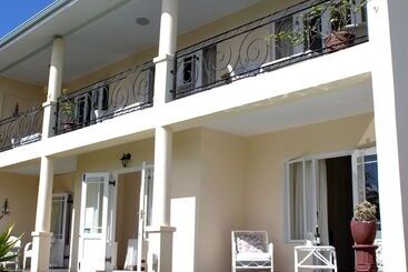تختخواب و صبحانه Mandalay Guest House Plettenberg Bay