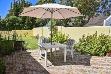 تختخواب و صبحانه Mandalay Guest House Plettenberg Bay