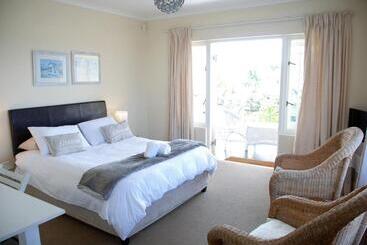 تختخواب و صبحانه Mandalay Guest House Plettenberg Bay