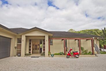 تختخواب و صبحانه Rarotonga S Fishing Lodge   Gt S