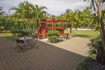 تختخواب و صبحانه Rarotonga S Fishing Lodge   Gt S