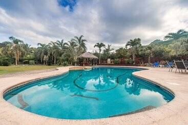 تختخواب و صبحانه Rarotonga S Fishing Lodge   Gt S