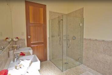 تختخواب و صبحانه Rarotonga S Fishing Lodge   Gt S