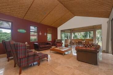 تختخواب و صبحانه Rarotonga S Fishing Lodge   Gt S
