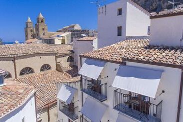 Cefalu In Blu
