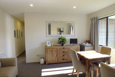 تختخواب و صبحانه Copper Beech Wanaka  Luxury Accommodation