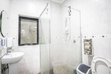 Downtown Backpackers Hostel Perth   Note   Valid Passport Required For Check In