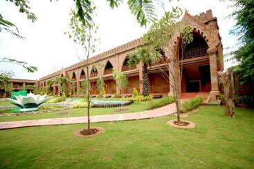 Famous Hotel Bagan