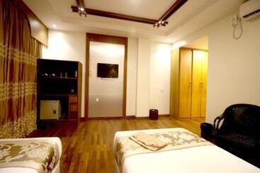 Famous Hotel Bagan