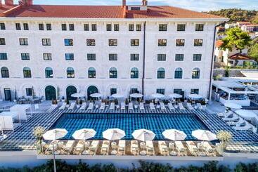 هتل Brown Beach House & Spa