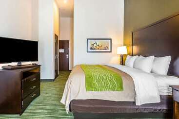 هتل Comfort Inn & Suites Moore  Oklahoma City