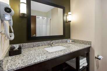هتل Comfort Inn & Suites Moore  Oklahoma City