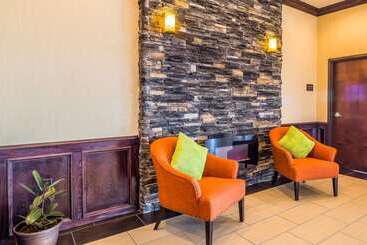 هتل Comfort Inn & Suites Moore  Oklahoma City