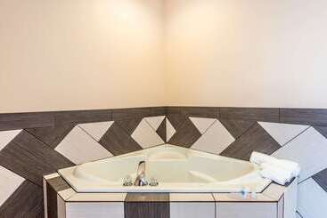 هتل Comfort Inn & Suites Moore  Oklahoma City
